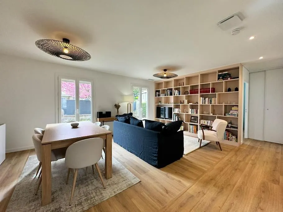 Appartamento Le Nid Ruthenois - Clim, Wifi, Netflix & Terrasse Rodez 0*,  Francia